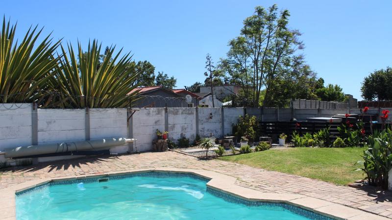 3 Bedroom Property for Sale in Saxonsea Western Cape